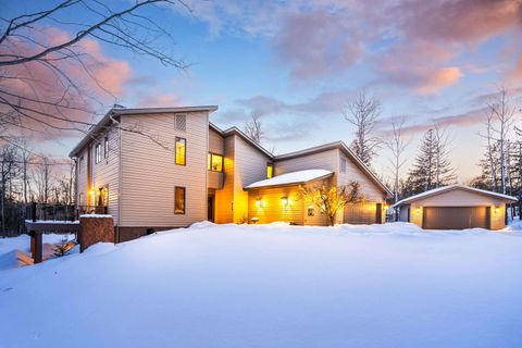 Photo of 1722 North Rd, Duluth, MN 55811 (MLS # 6123718)