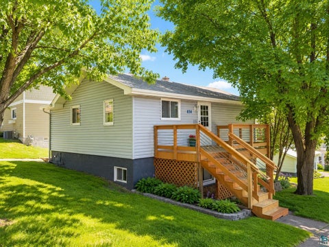 Photo of 830 N 1st Ave E, Duluth, MN 55805 (MLS # 6126301)