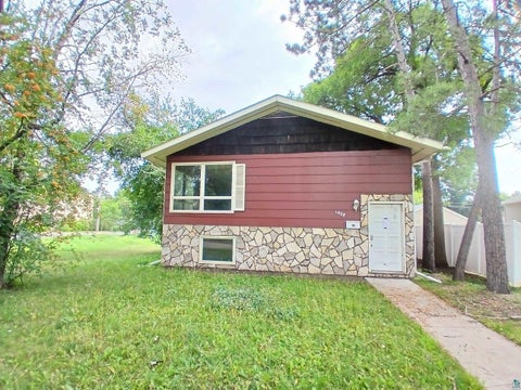 Photo of 1408 S 11th St, Virginia, MN 55792 (MLS # 6127732)