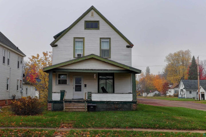 Photo 1 of 8 — 801 Vaughn Ave, Ashland, WI 54806