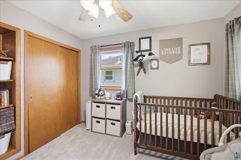 Tiny photo for 3926 3rd Ave E AVE, Hibbing, MN 55746 (MLS # 6126267)