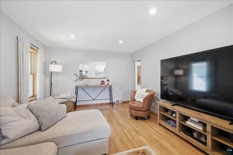Tiny photo for 3926 3rd Ave E AVE, Hibbing, MN 55746 (MLS # 6126267)