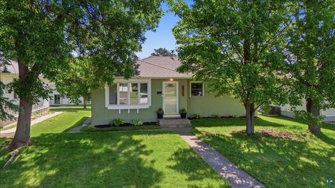 Tiny photo for 3926 3rd Ave E AVE, Hibbing, MN 55746 (MLS # 6126267)