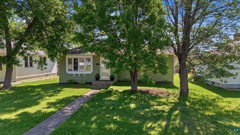 Tiny photo for 3926 3rd Ave E AVE, Hibbing, MN 55746 (MLS # 6126267)