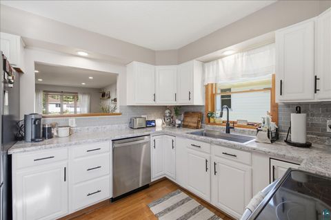 Tiny photo for 3926 3rd Ave E AVE, Hibbing, MN 55746 (MLS # 6126267)