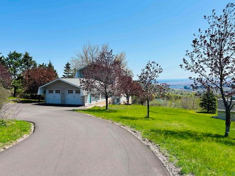 Photo of 2810 Exhibition Dr, Duluth, MN 55811 (MLS # 6125574)