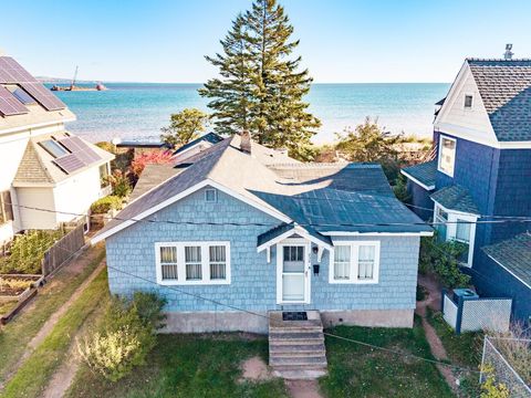 Photo of 838 S Lake Ave, Duluth, MN 55802 (MLS # 6122506)