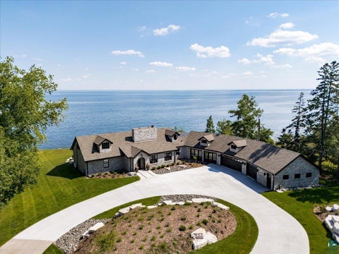 Photo of 2836 London Rd, Duluth, MN 55811 (MLS # 6127727)