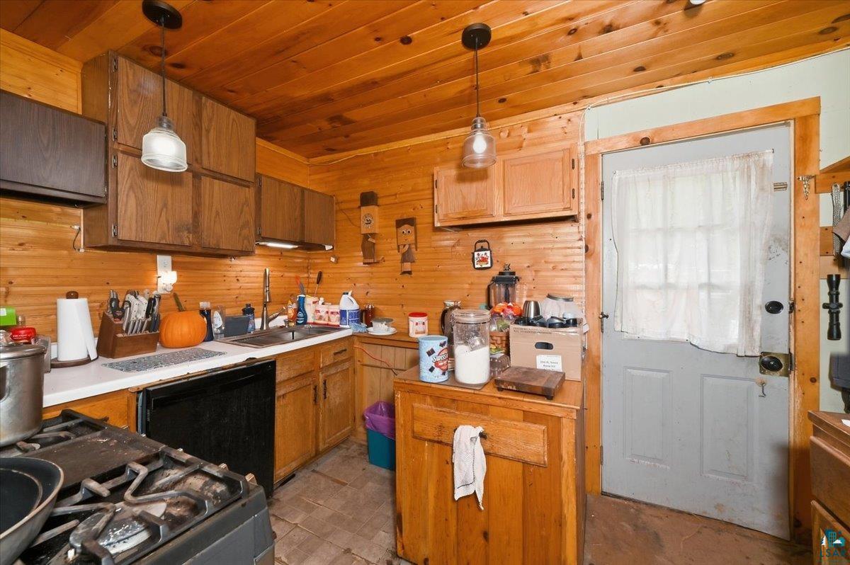 15903 Bark River Rd