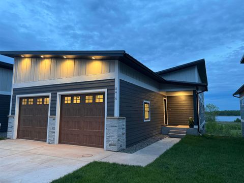 Photo of 8620 Maynard Pl, Duluth, MN 55807 (MLS # 6123674)