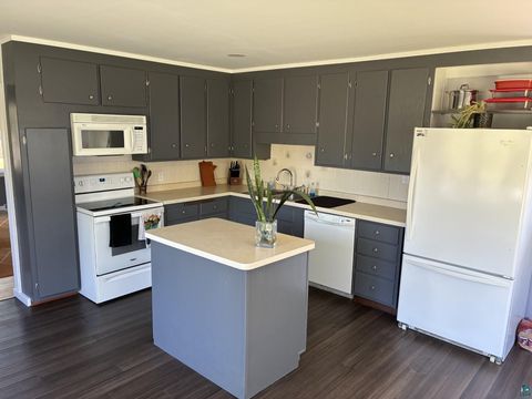 Tiny photo for 334 W Redwing St, Duluth, MN 55803 (MLS # 6125608)