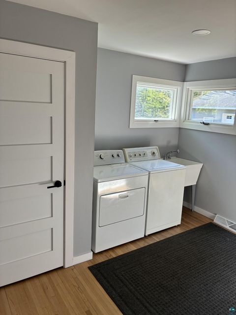 Tiny photo for 334 W Redwing St, Duluth, MN 55803 (MLS # 6125608)