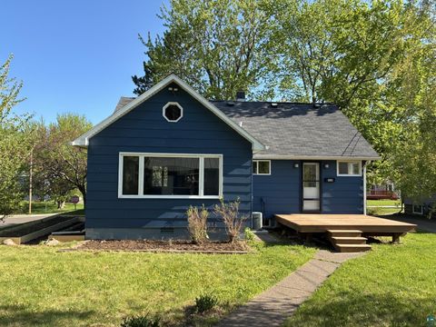 Tiny photo for 334 W Redwing St, Duluth, MN 55803 (MLS # 6125608)