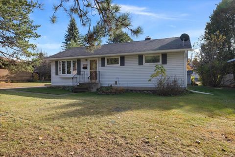 Photo of 36 E Beacon Hill Rd, Ely, MN 55731 (MLS # 6122659) Photo of 36 E Beacon Hill Rd, Ely, MN 55731 (MLS # 6122659)