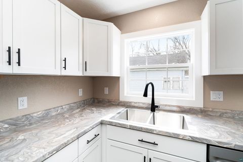 Tiny photo for 4005 W 9th St, Duluth, MN 55807 (MLS # 6125099)