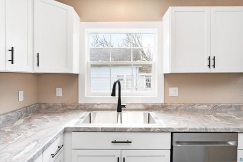 Tiny photo for 4005 W 9th St, Duluth, MN 55807 (MLS # 6125099)
