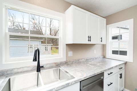 Tiny photo for 4005 W 9th St, Duluth, MN 55807 (MLS # 6125099)