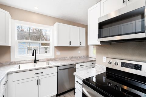Tiny photo for 4005 W 9th St, Duluth, MN 55807 (MLS # 6125099)