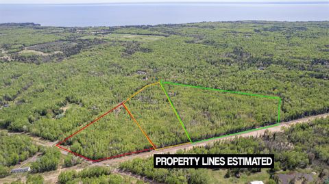 Photo of 2 Wildwood Rd, Duluth, MN 55804 (MLS # 6126272)
