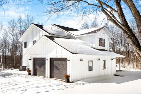 Photo of 3464 W Tischer Rd, Duluth, MN 55803 (MLS # 6123744)