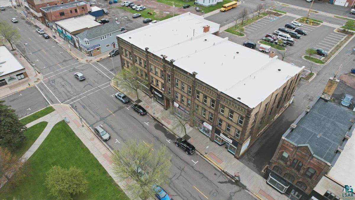 210 Main St W