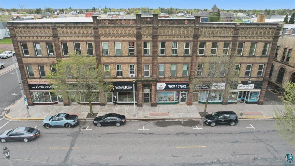 210 Main St W