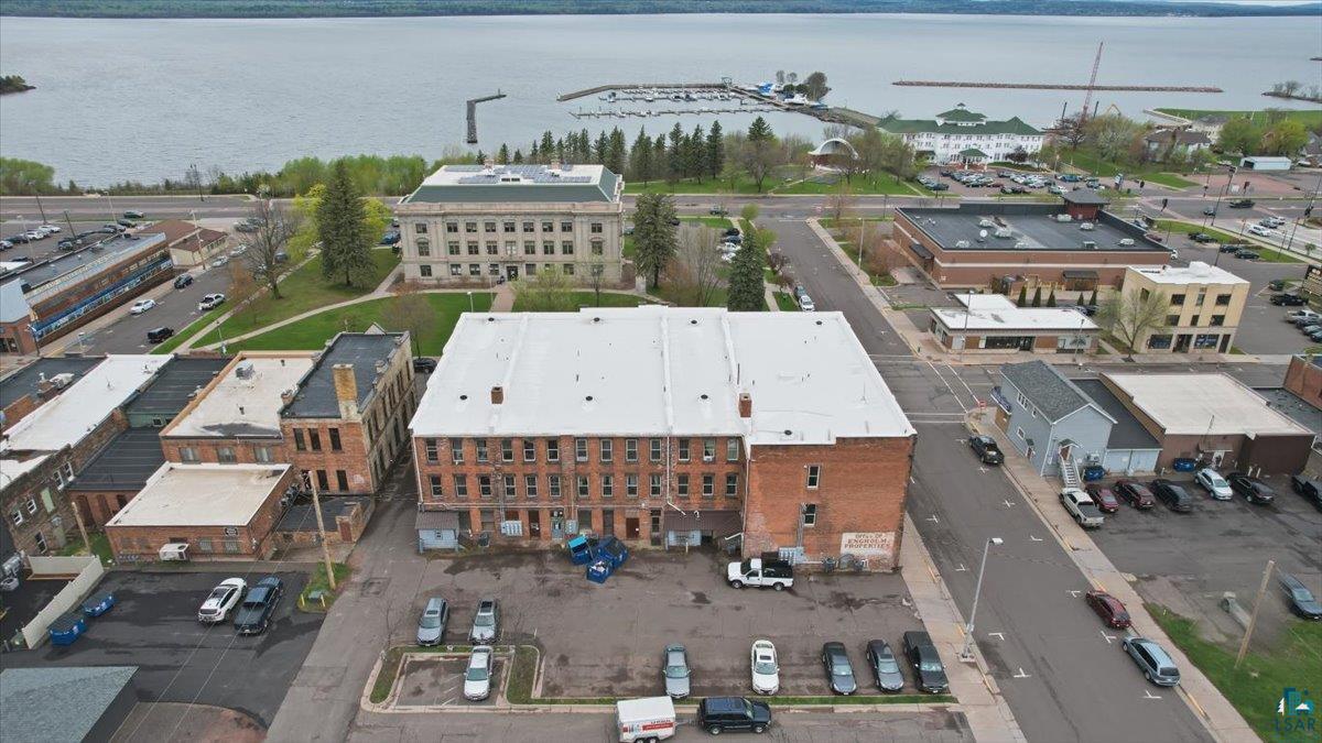 210 Main St W