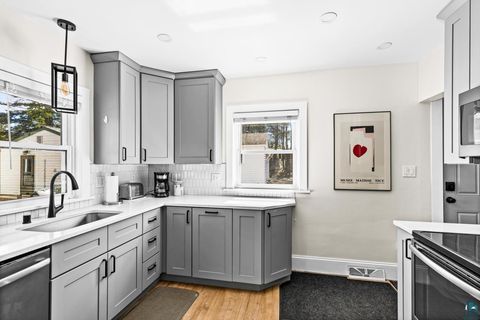 Tiny photo for 308 Maryland St, Duluth, MN 55803 (MLS # 6124931)