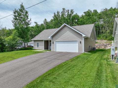 Tiny photo for 915 N Basswood Ave, Duluth, MN 55811 (MLS # 6126363)