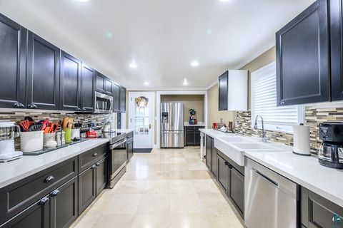 Tiny photo for 306 E 21st St, Hibbing, MN 55746 (MLS # 6126420)