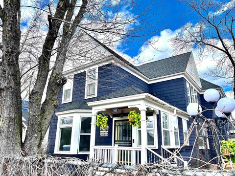 Photo of 840 Lake Ave S AVE, Duluth, MN 55802 (MLS # 6125143)