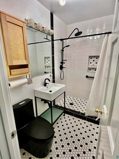 Tiny photo for 840 Lake Ave S AVE, Duluth, MN 55802 (MLS # 6125143)