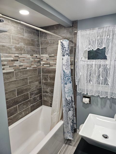 Tiny photo for 1403 E 8th St, Duluth, MN 55805 (MLS # 6122896)