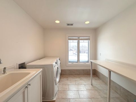 Tiny photo for 2718 Northridge Dr, Duluth, MN 55811 (MLS # 6124054)