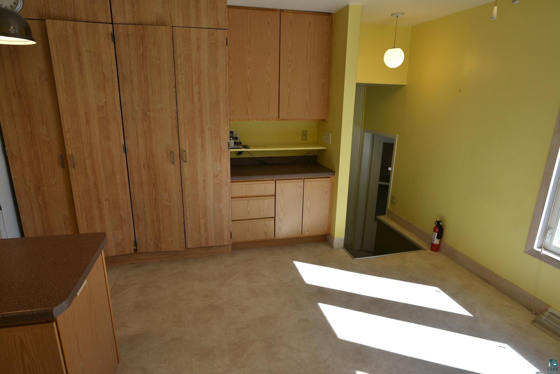 320 N 4th Ave W