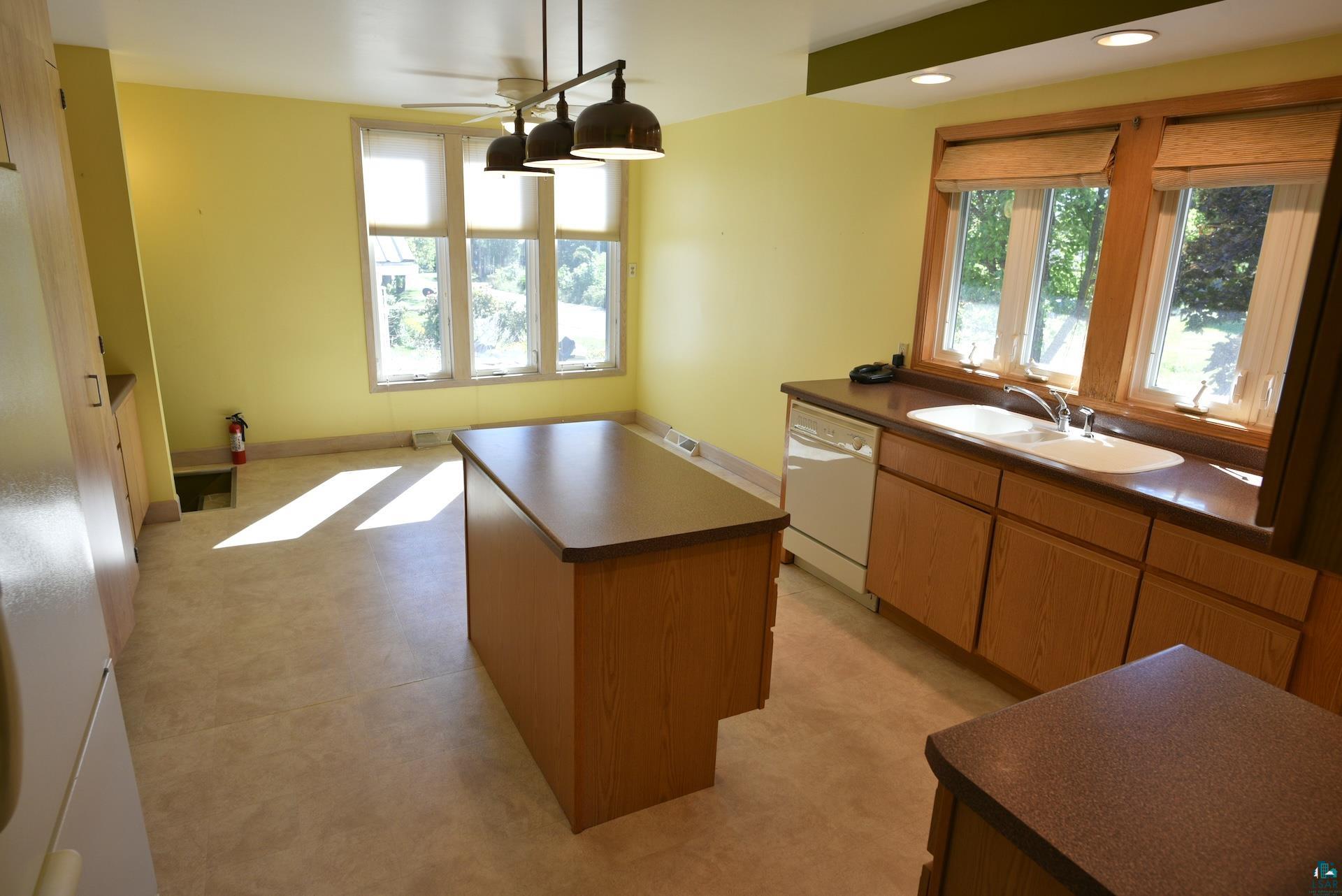 320 N 4th Ave W