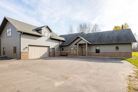 Photo of 6048 Lakewood Rd, Duluth, MN 55804 (MLS # 6122718)