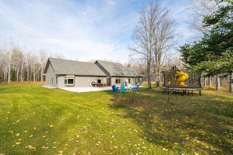 Tiny photo for 6048 Lakewood Rd, Duluth, MN 55804 (MLS # 6122718)