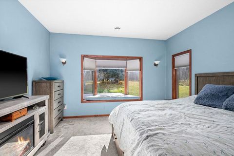Tiny photo for 6048 Lakewood Rd, Duluth, MN 55804 (MLS # 6122718)