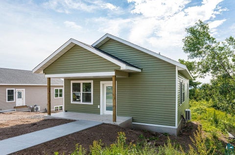 Photo of 12 W 11th St, Duluth, MN 55806 (MLS # 6128031)