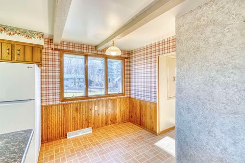 Tiny photo for 210 W Mulberry St, Duluth, MN 55811 (MLS # 6122957)