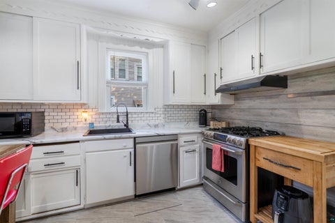 Tiny photo for 237 W Kent Rd, Duluth, MN 55812 (MLS # 6128226)