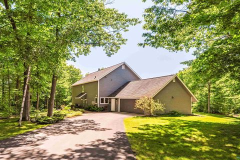 Photo of 1701 Trail Dr, Duluth, MN 55803 (MLS # 6126379)