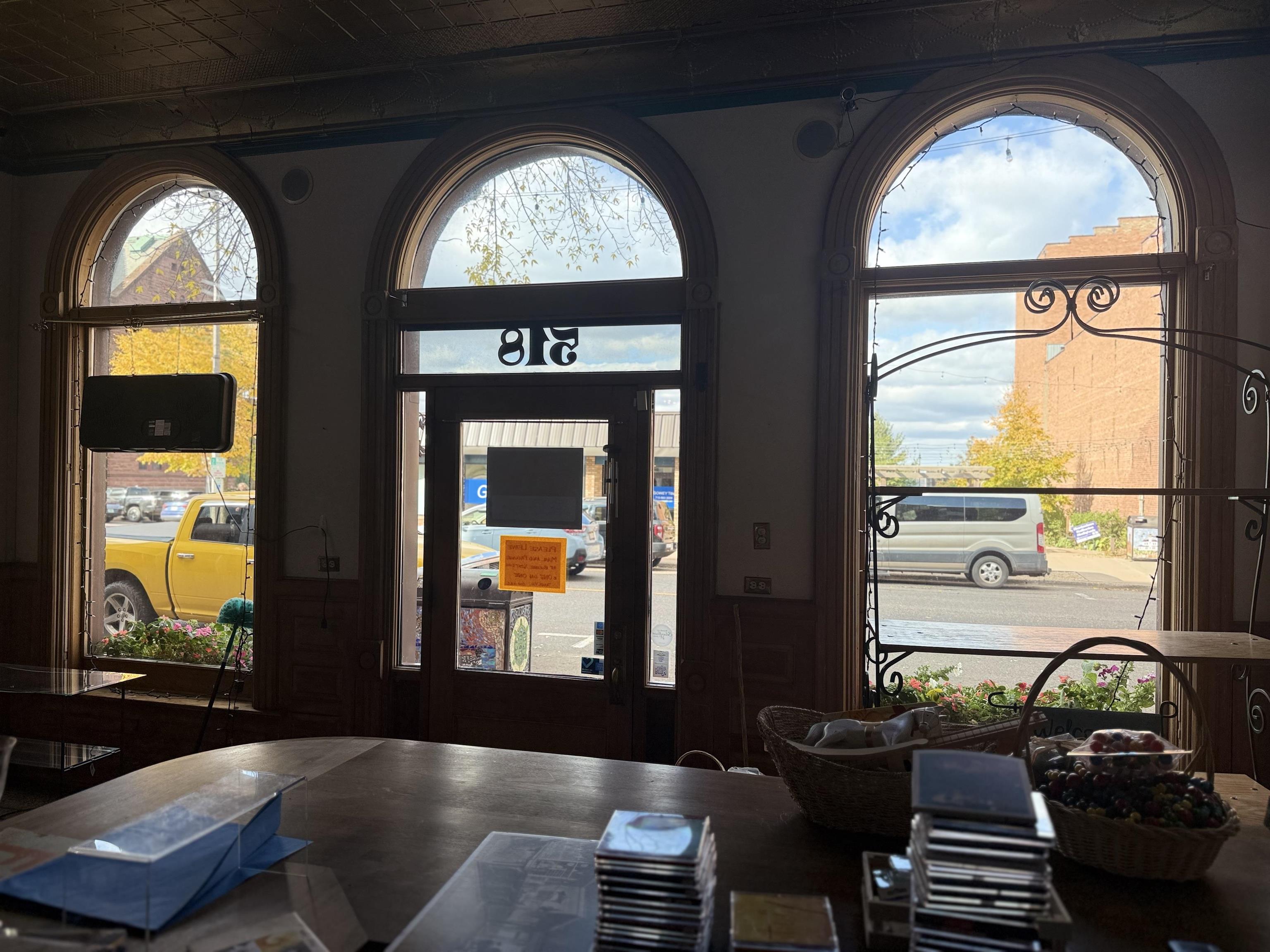 518 Main St W