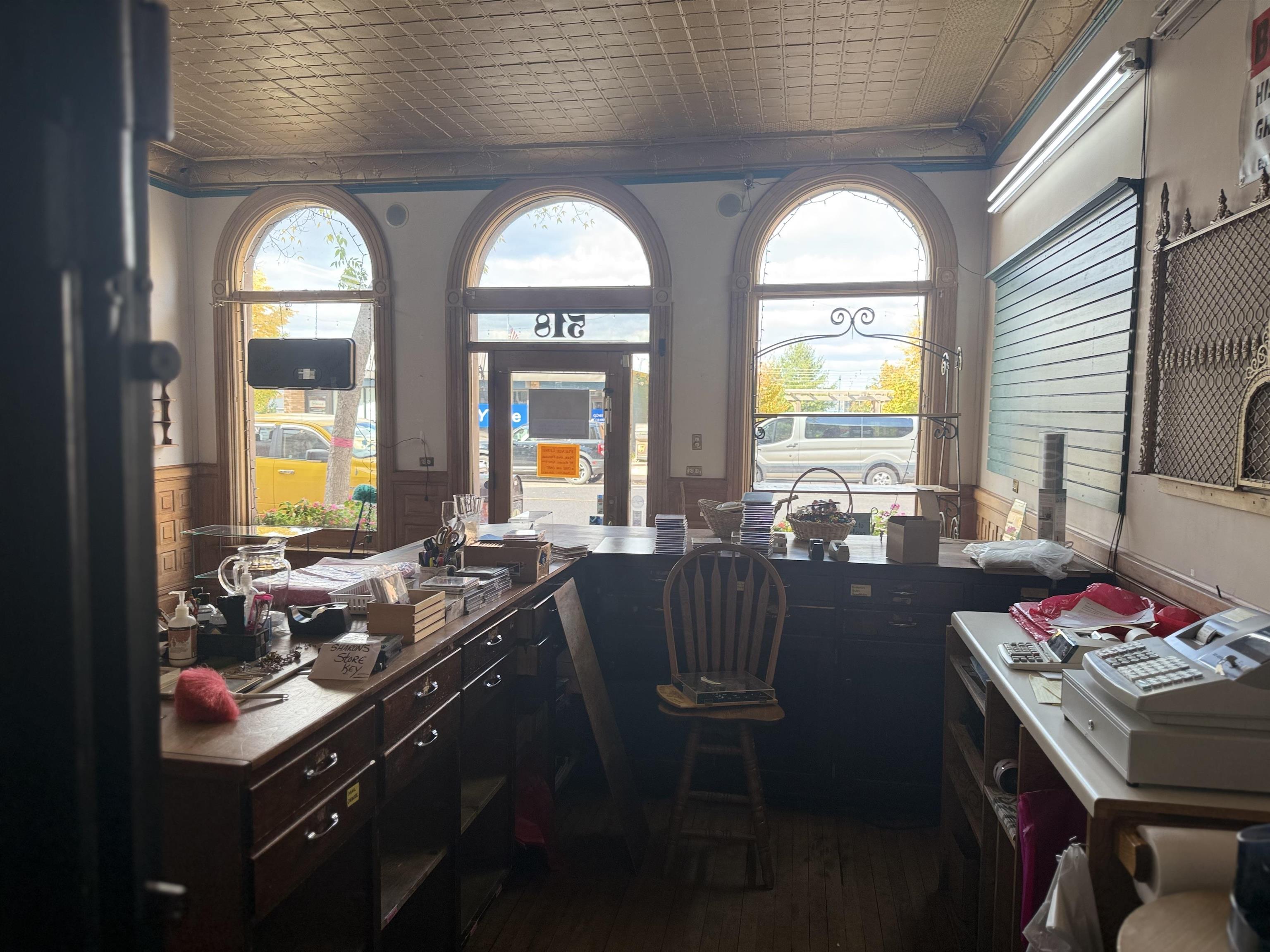 518 Main St W