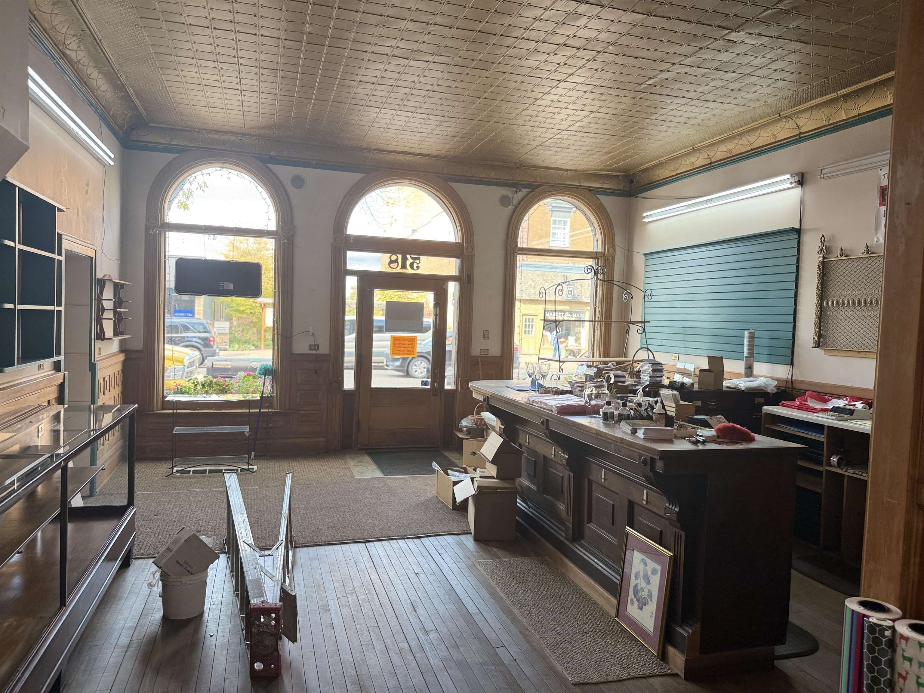 518 Main St W