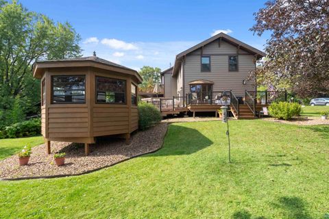 Tiny photo for 4 Lakeside Ct, Duluth, MN 55804 (MLS # 6124064)