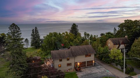 Photo of 4 Lakeside Ct, Duluth, MN 55804 (MLS # 6124064)