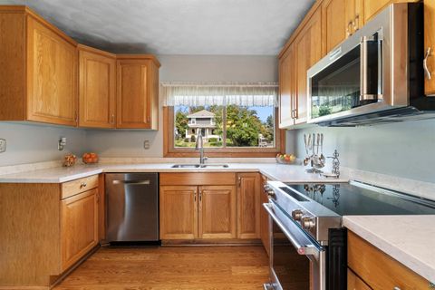 Tiny photo for 4 Lakeside Ct, Duluth, MN 55804 (MLS # 6124064)