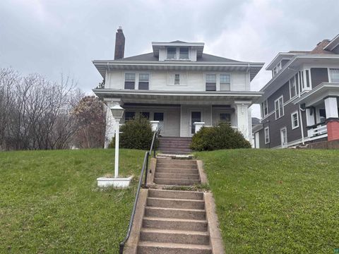 Photo of 1411 E 4th St, Duluth, MN 55805 (MLS # 6125039)